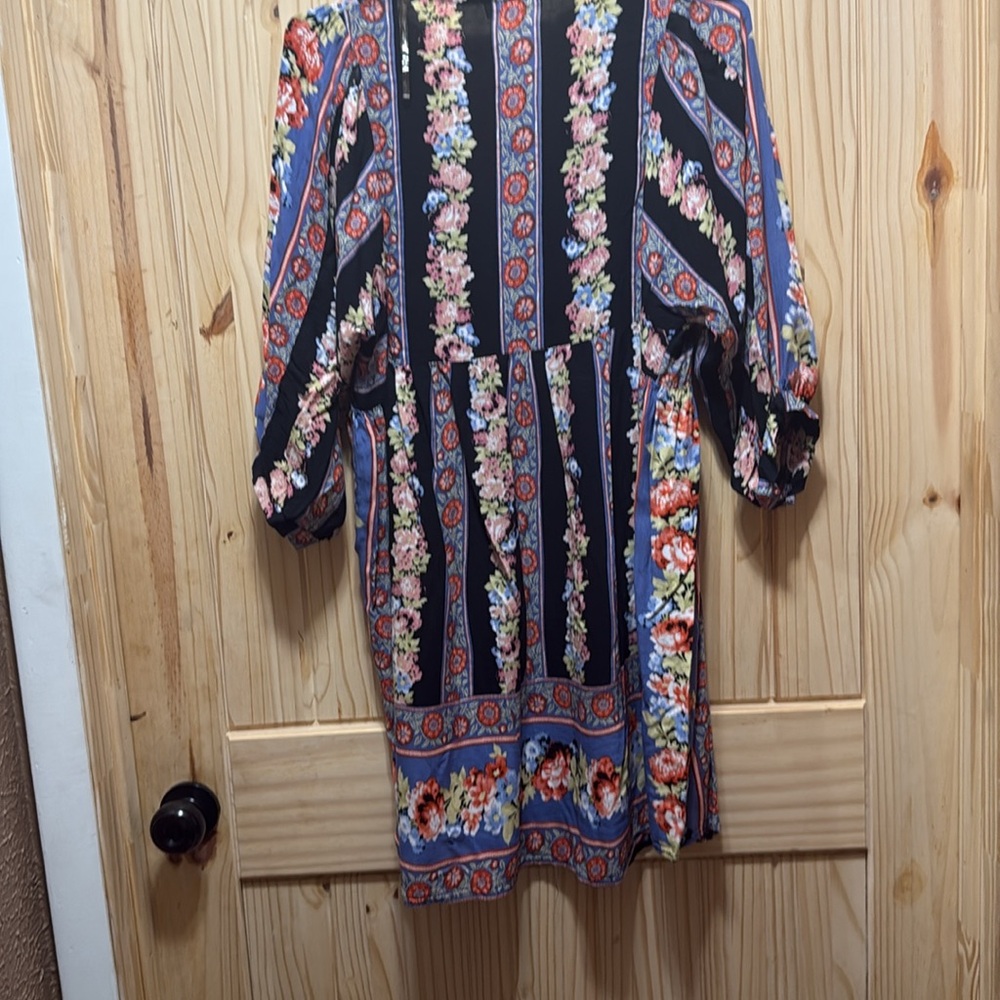 Umgee Long Sleeve Floral Tunic in Blue and Black - Picture 3 of 3